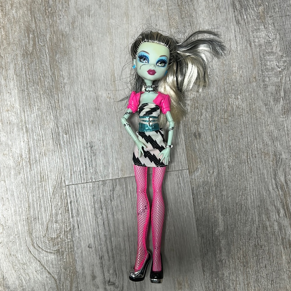Monster High Dawn of the Dance Frankie Stein Doll